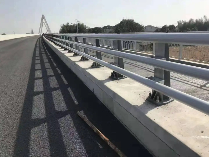 青岛河道防撞护栏工程项目